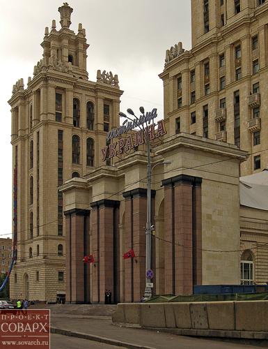 Портал здания (2007 г., фото Дениса Ромодина)